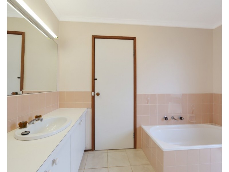 25 Valleyview Drive, Rowville VIC 3178