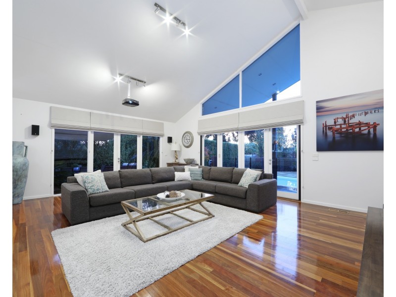 42 Mantung Crescent, Rowville VIC 3178