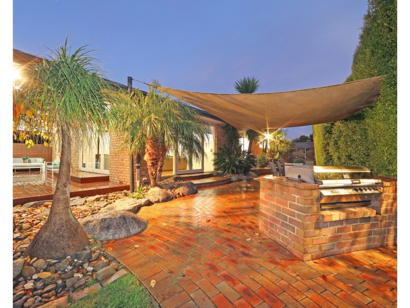 42 Mantung Crescent, Rowville VIC 3178