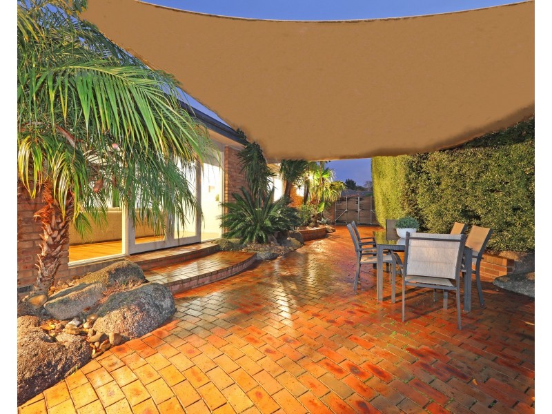 42 Mantung Crescent, Rowville VIC 3178