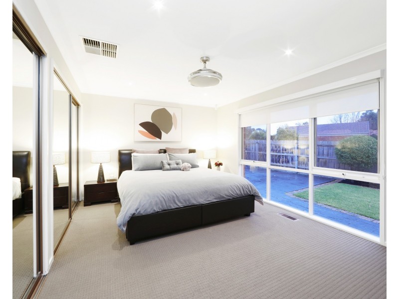 42 Mantung Crescent, Rowville VIC 3178