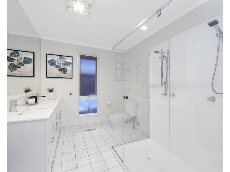 42 Mantung Crescent, Rowville VIC 3178