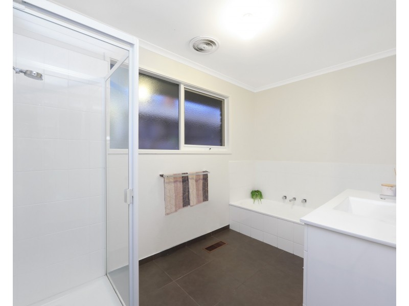 42 Mantung Crescent, Rowville VIC 3178