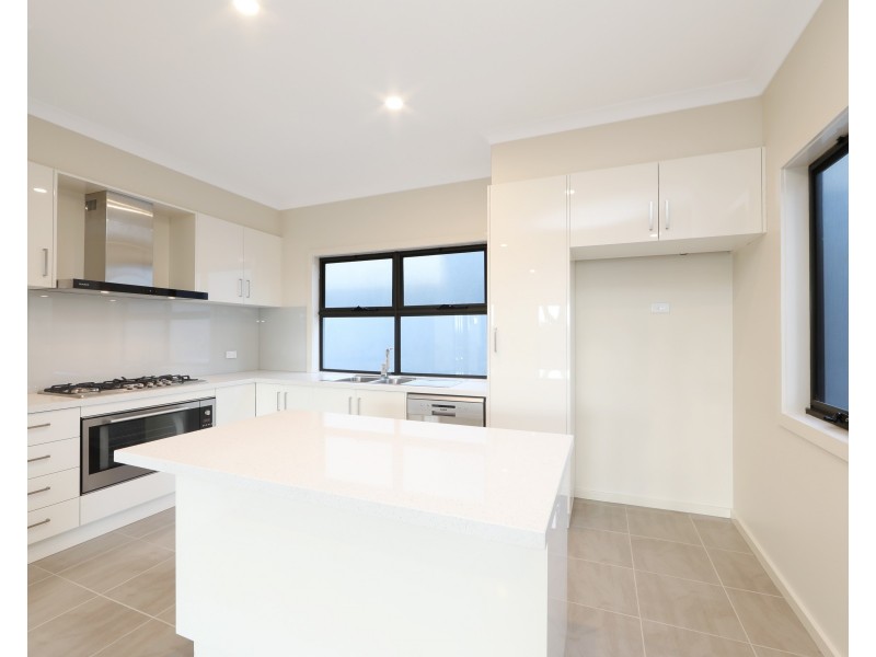 1&2/5 Stamford Crescent, Rowville VIC 3178