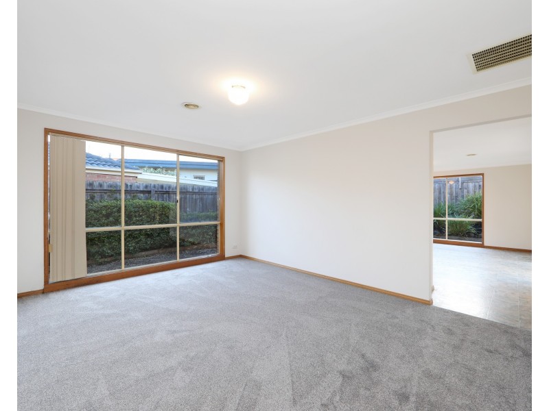 54 Laura Road, Knoxfield VIC 3180