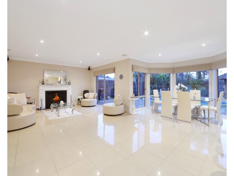 77 Langhorne Crescent, Rowville VIC 3178