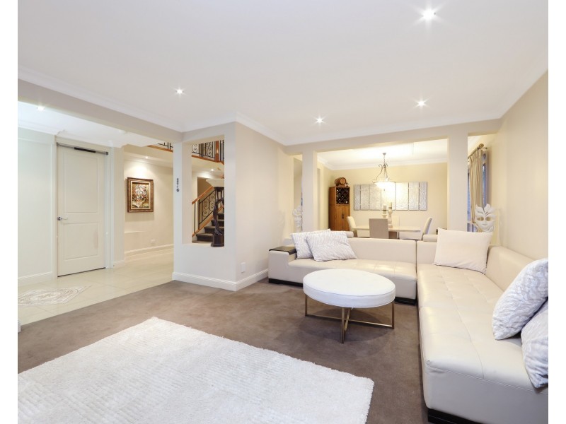 77 Langhorne Crescent, Rowville VIC 3178