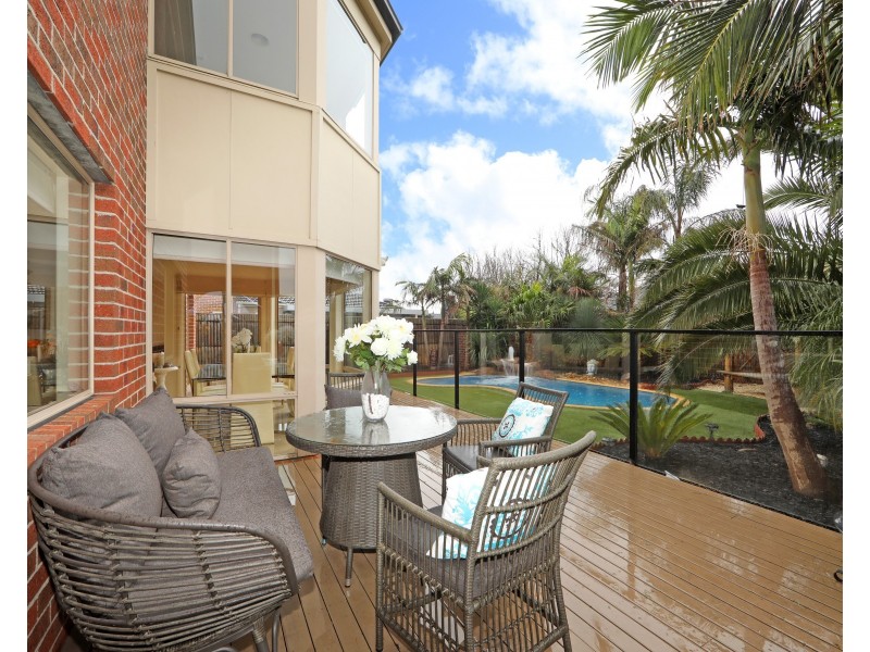 77 Langhorne Crescent, Rowville VIC 3178