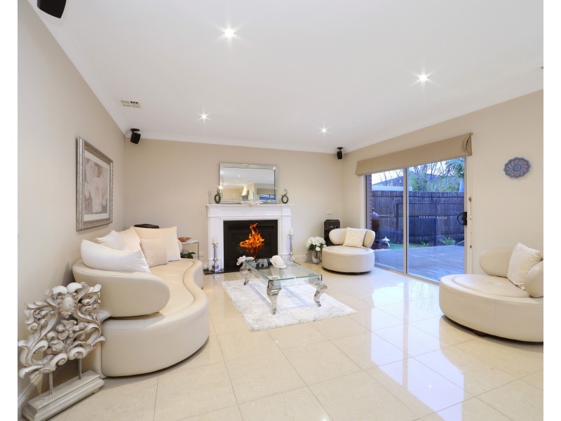 77 Langhorne Crescent, Rowville VIC 3178