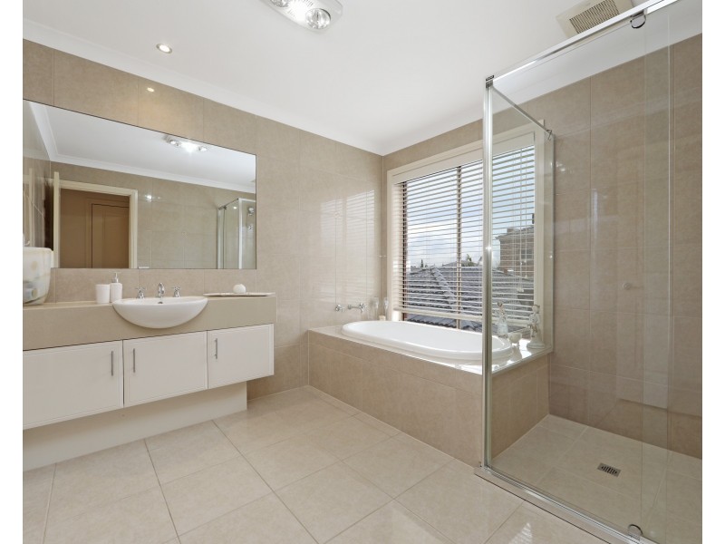 77 Langhorne Crescent, Rowville VIC 3178