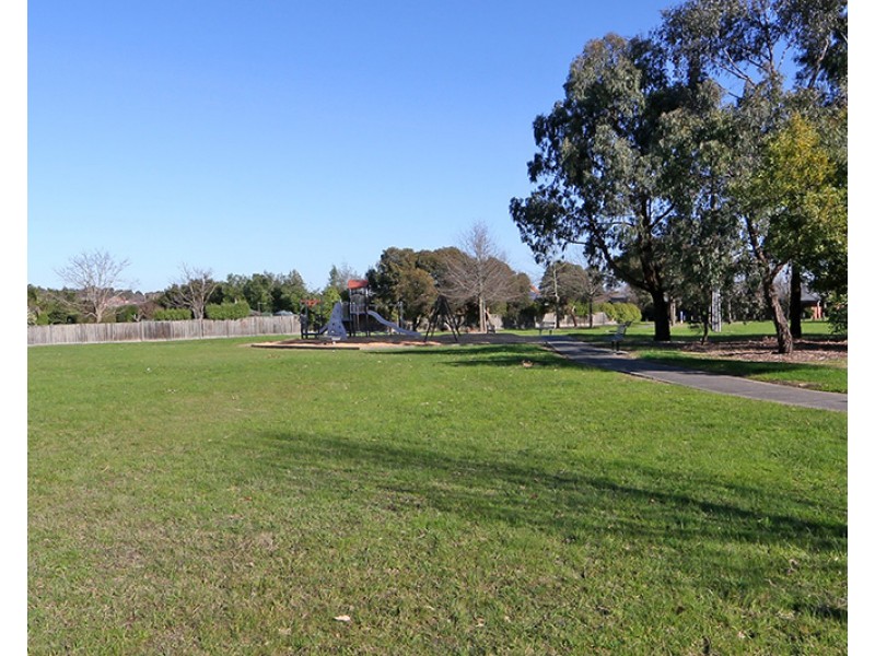 18 Claremont  Way, Lysterfield VIC 3156
