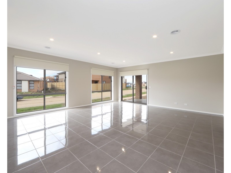 1 Fellowship Street, Clyde North VIC 3978