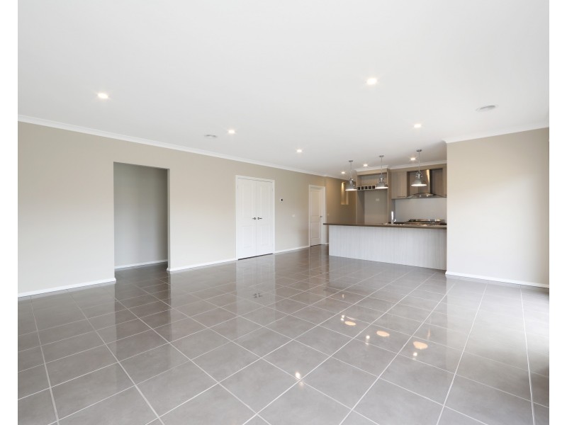 1 Fellowship Street, Clyde North VIC 3978