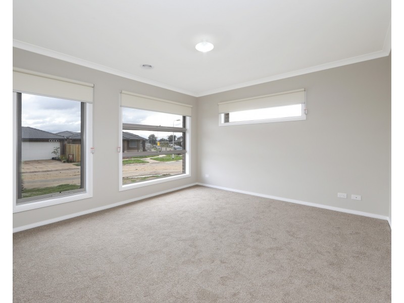 1 Fellowship Street, Clyde North VIC 3978