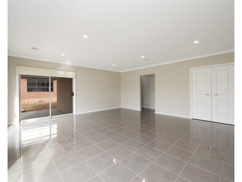 1 Fellowship Street, Clyde North VIC 3978