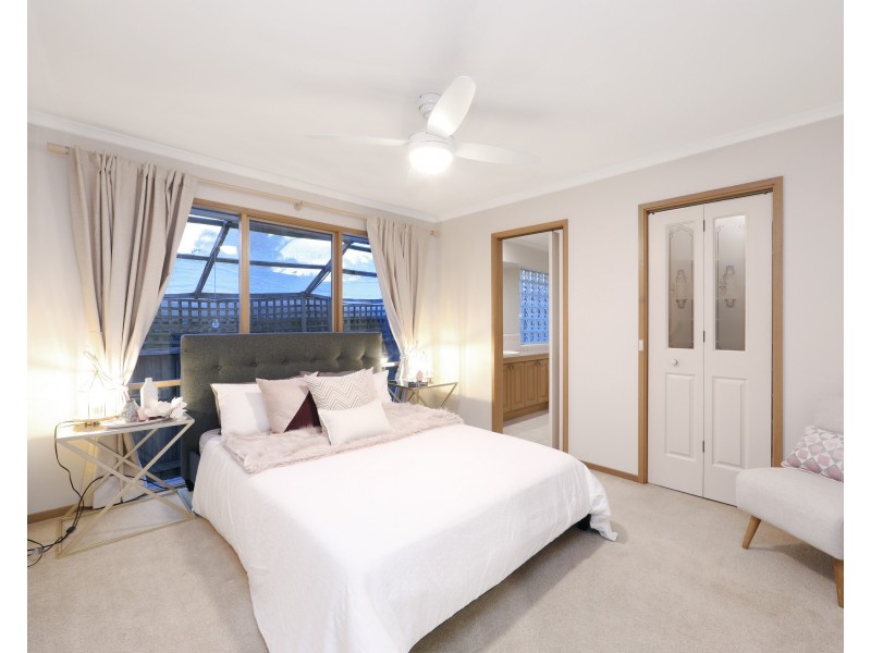 8 Baringa  Court, Rowville VIC 3178