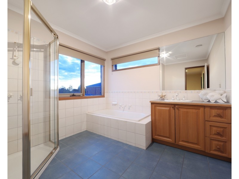 8 Baringa  Court, Rowville VIC 3178