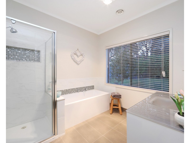 20 Garland Rise, Rowville VIC 3178