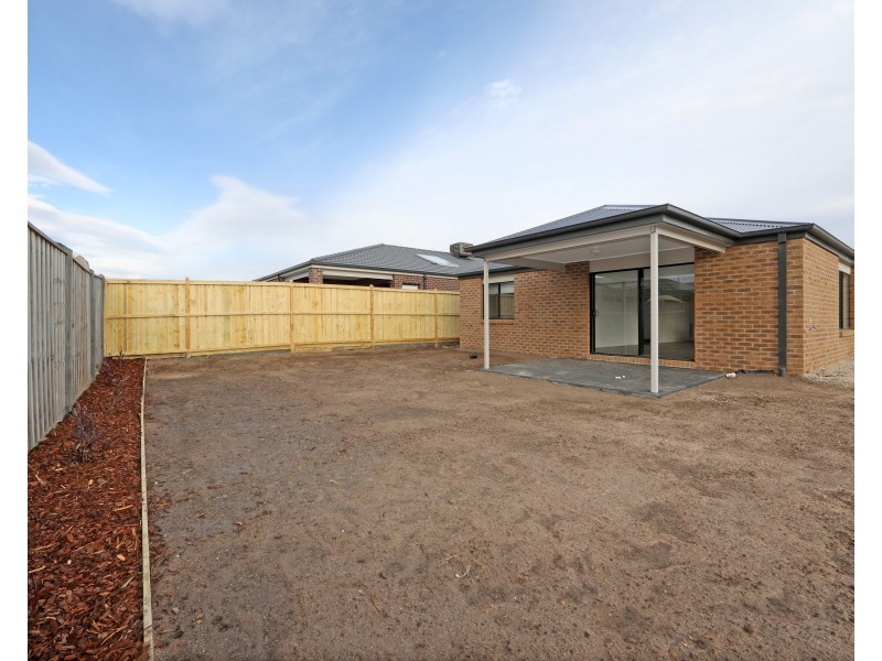6 Burnett Way, Clyde North VIC 3978