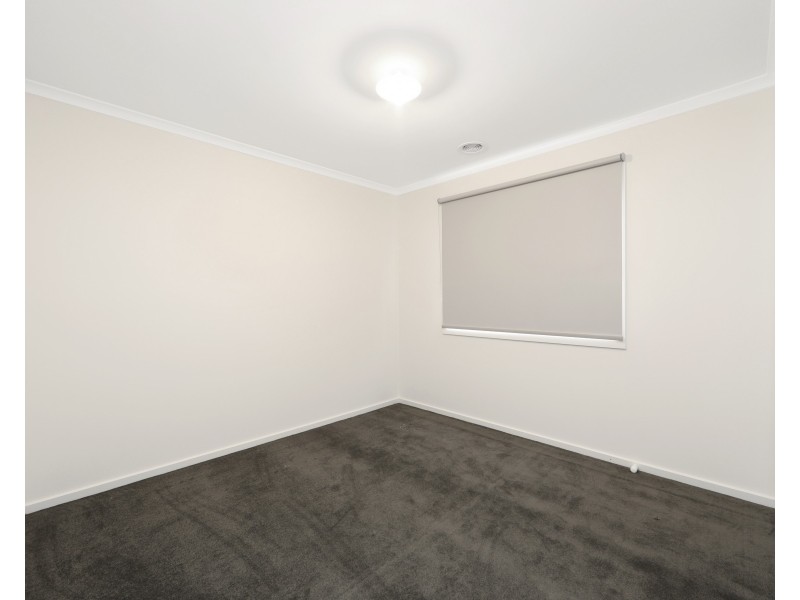 27 Beatrix Circuit, Officer VIC 3809