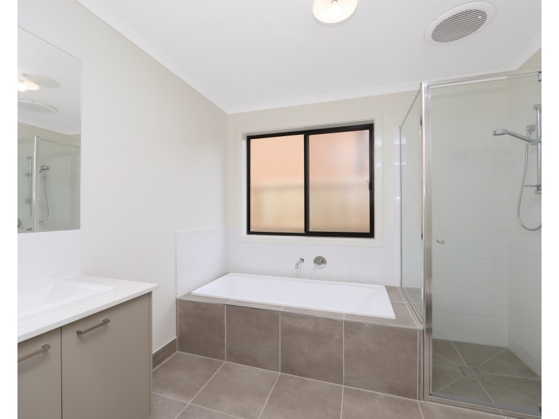 27 Beatrix Circuit, Officer VIC 3809