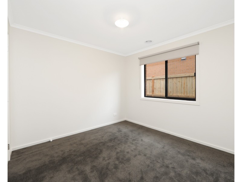 27 Beatrix Circuit, Officer VIC 3809