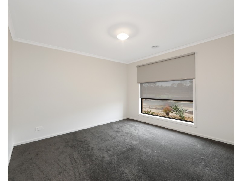 27 Beatrix Circuit, Officer VIC 3809