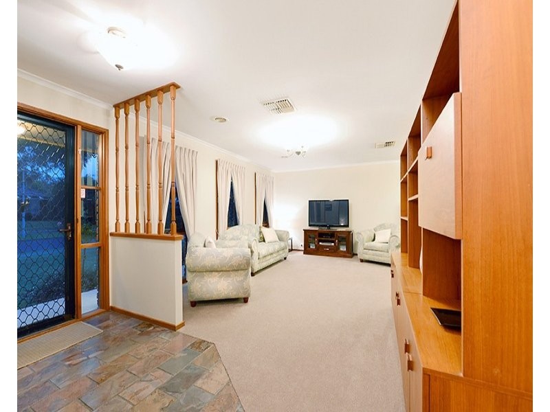 11 Willow Avenue, Rowville VIC 3178