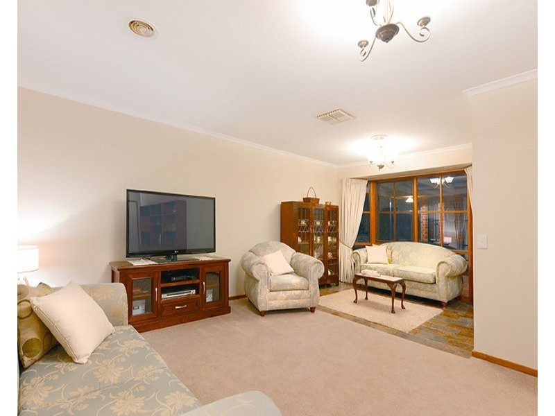 11 Willow Avenue, Rowville VIC 3178