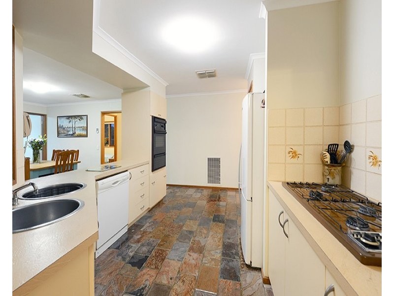 11 Willow Avenue, Rowville VIC 3178