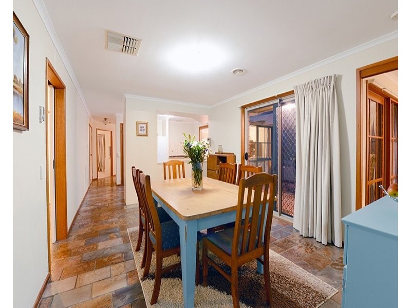 11 Willow Avenue, Rowville VIC 3178