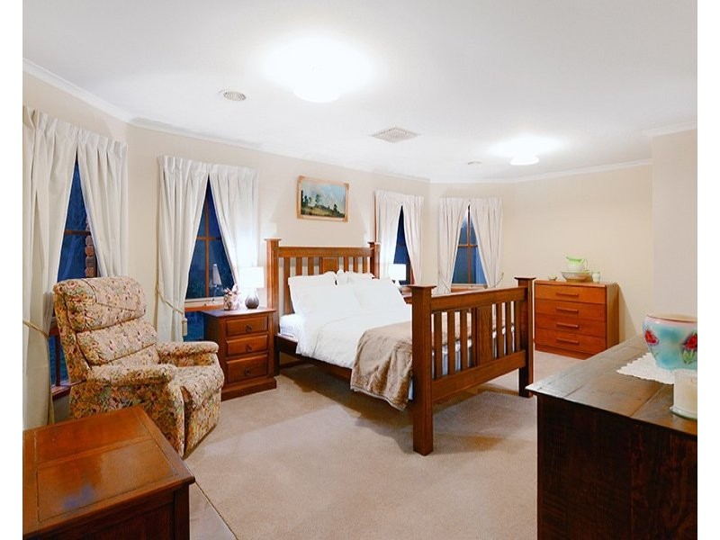 11 Willow Avenue, Rowville VIC 3178