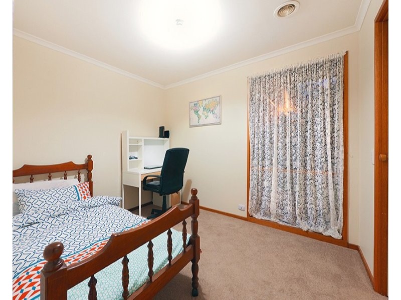 11 Willow Avenue, Rowville VIC 3178