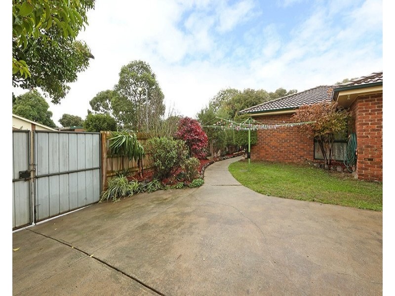 11 Willow Avenue, Rowville VIC 3178