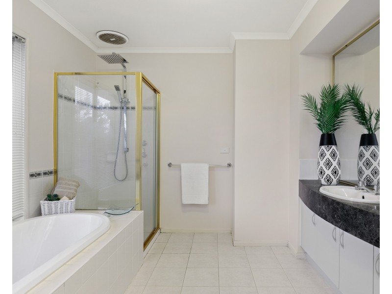 9 Grange Drive, Lysterfield VIC 3156