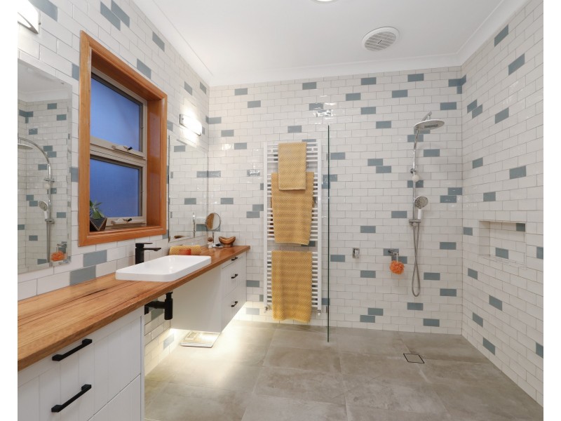 5 Swaran Close, Rowville VIC 3178