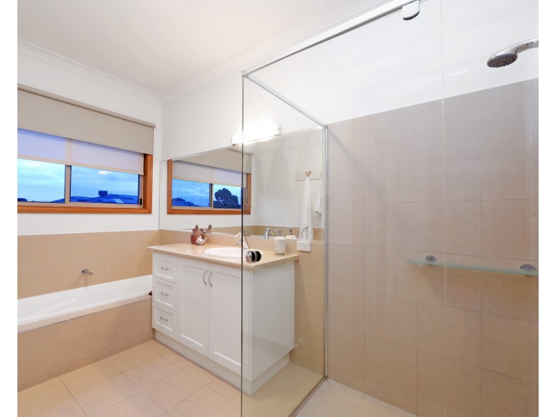 5 Swaran Close, Rowville VIC 3178