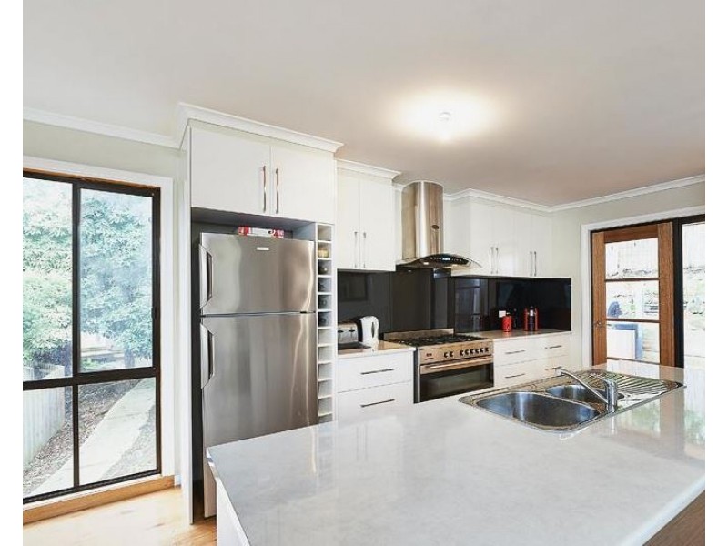 16 Craig Avenue, Ferntree Gully VIC 3156