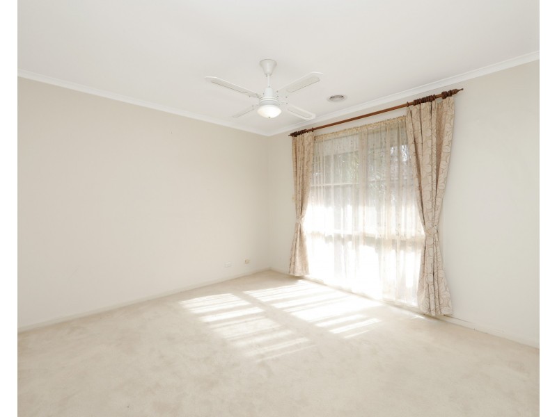 77 Dandelion Drive, Rowville VIC 3178