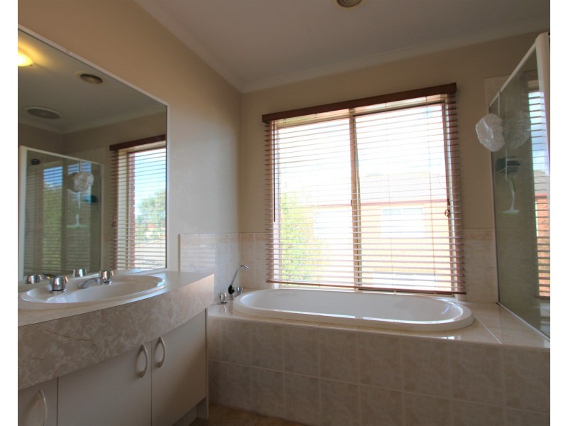 3 Gleneagles Court, Rowville VIC 3178