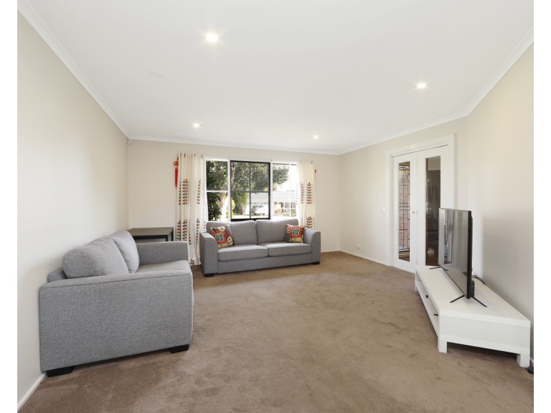 8 Halsbury  Drive, Rowville VIC 3178