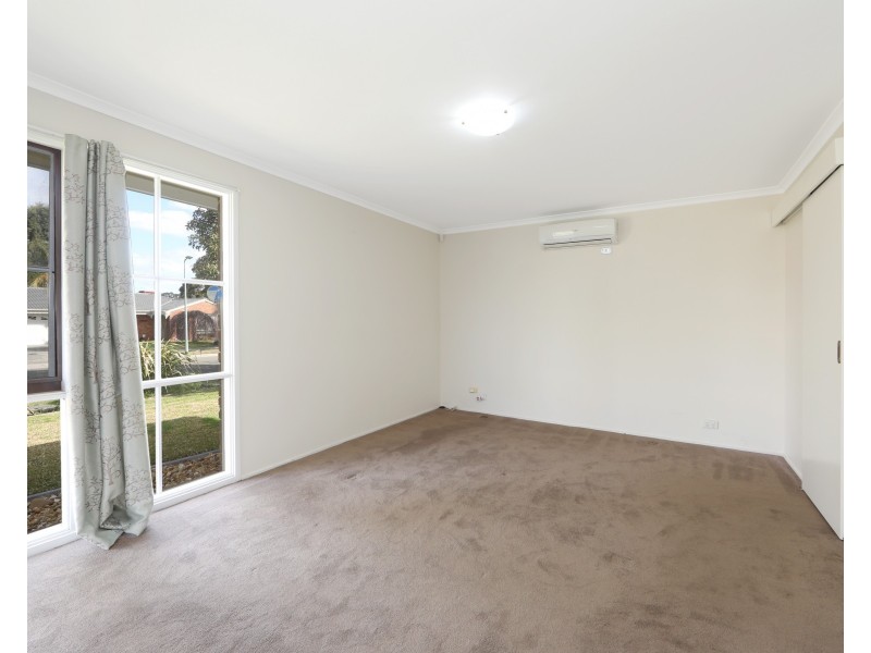 8 Halsbury  Drive, Rowville VIC 3178