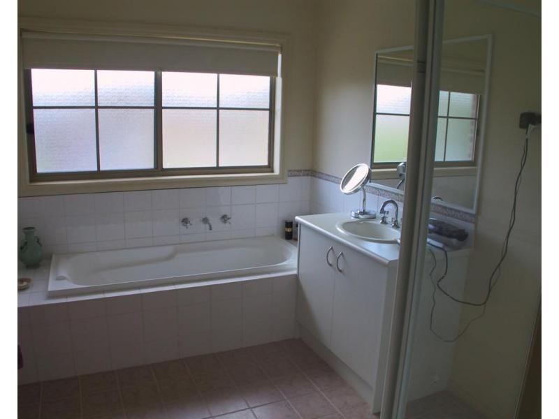 1/42 Woodside Drive, Rowville VIC 3178