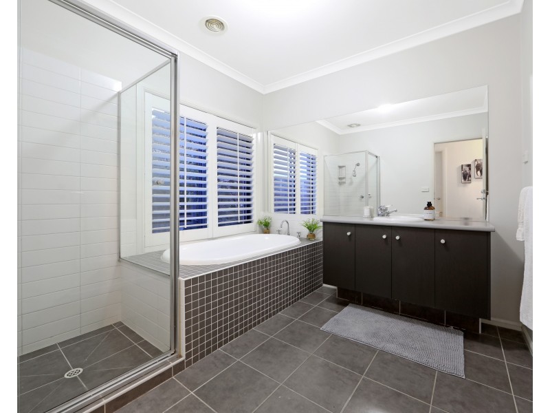 48 Koolamara Boulevard, Ferntree Gully VIC 3156