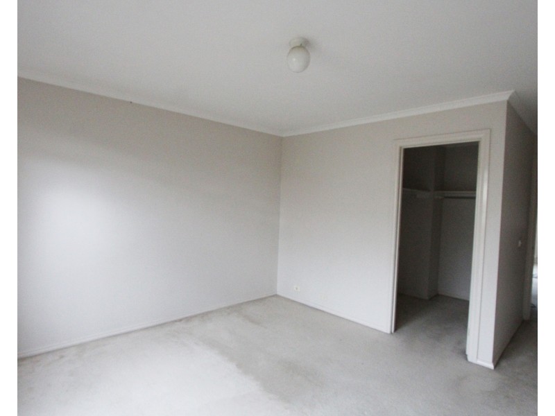 34 St Laurent Rise, Knoxfield VIC 3180