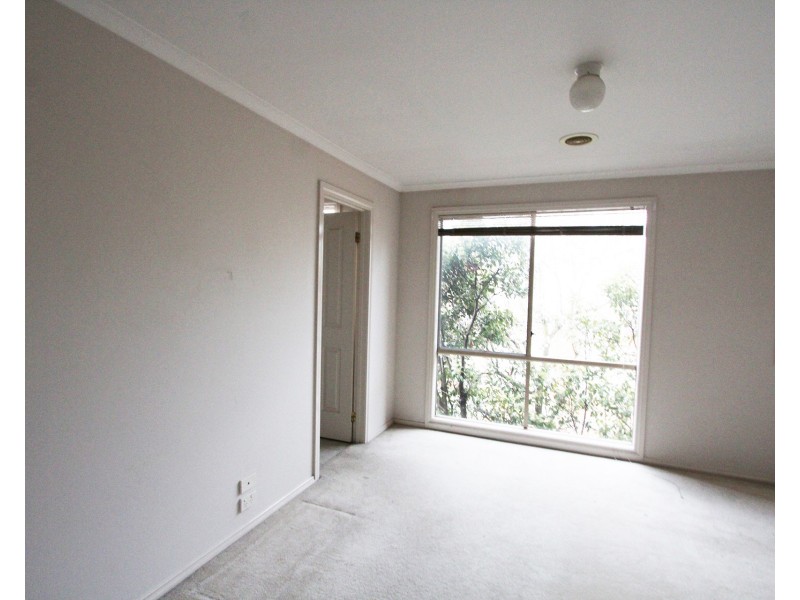 34 St Laurent Rise, Knoxfield VIC 3180