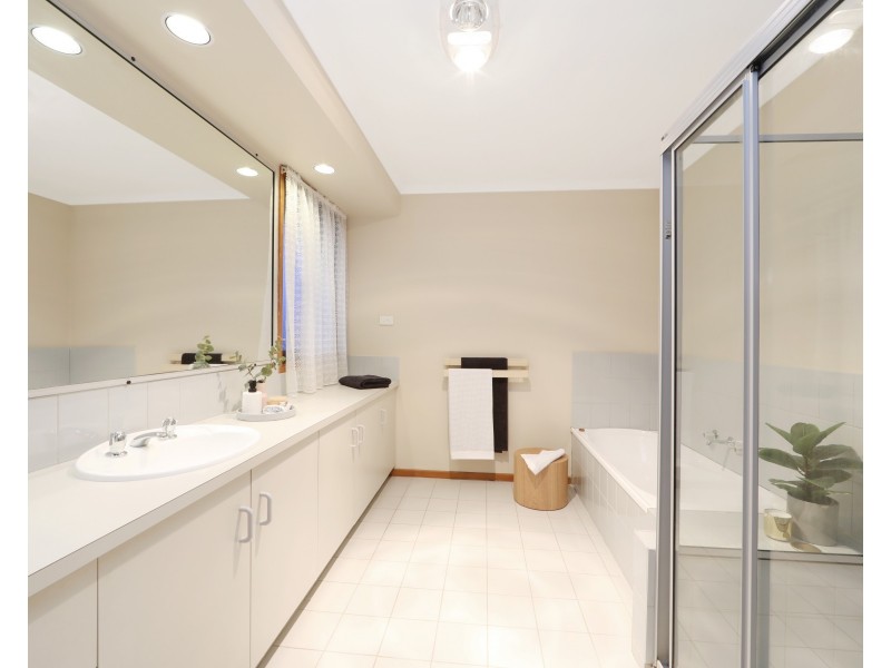 44 Cromwell Drive, Rowville VIC 3178