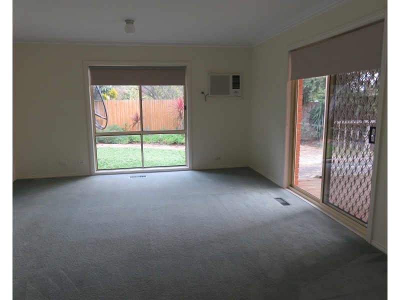 18 St Lawrance Way, Rowville VIC 3178