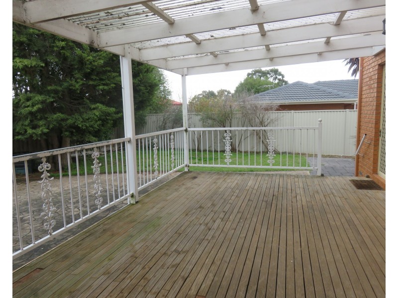 18 St Lawrance Way, Rowville VIC 3178