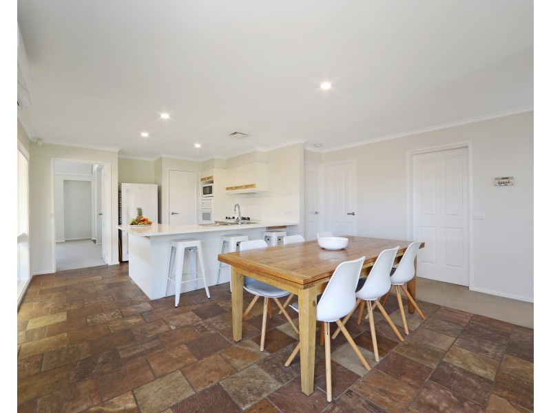 33 Taldra Drive, Ferntree Gully VIC 3156